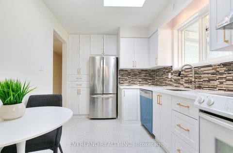 Photo 14 at 52 Fairglen Avenue, L'Amoreaux, Toronto