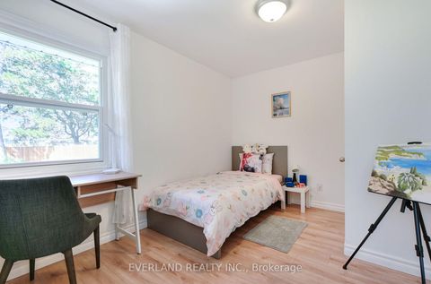 Photo 15 at 52 Fairglen Avenue, L'Amoreaux, Toronto