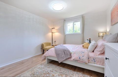 Photo 19 at 52 Fairglen Avenue, L'Amoreaux, Toronto