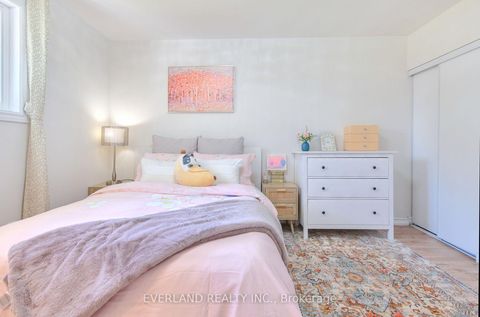 Photo 20 at 52 Fairglen Avenue, L'Amoreaux, Toronto