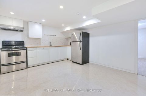 Photo 22 at 52 Fairglen Avenue, L'Amoreaux, Toronto