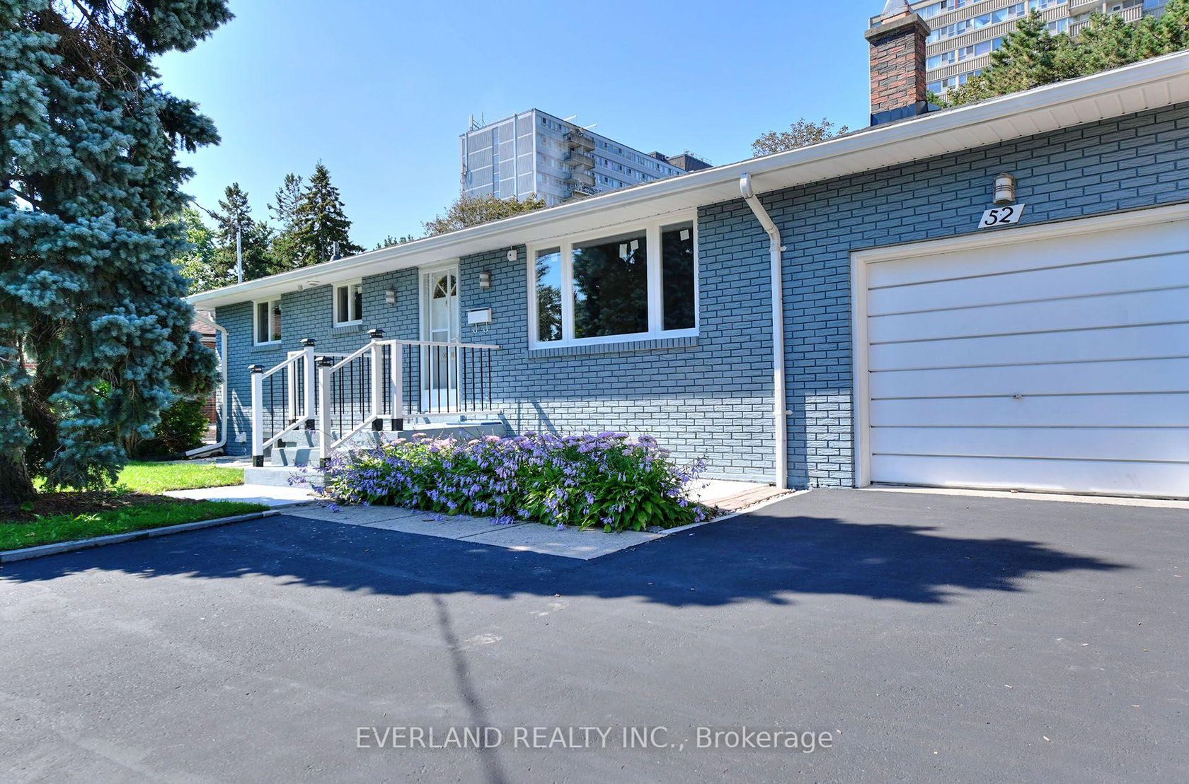 52 Fairglen Avenue, L