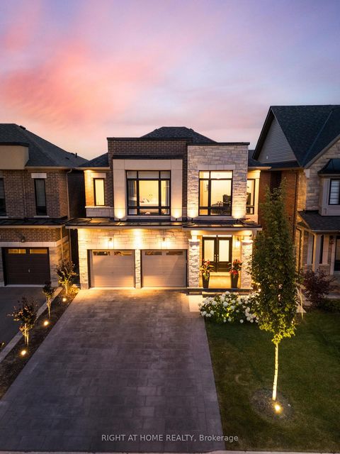 Photo 2 at 42 Alistair Crescent, Kleinburg, Vaughan