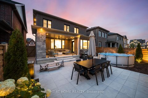 Photo 3 at 42 Alistair Crescent, Kleinburg, Vaughan