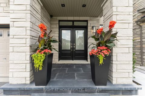Photo 7 at 42 Alistair Crescent, Kleinburg, Vaughan