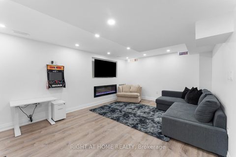 Photo 37 at 42 Alistair Crescent, Kleinburg, Vaughan