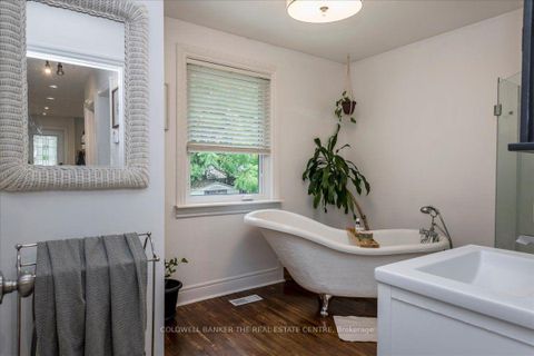 Photo 8 at 18 Agnes Street, Wellington, Barrie
