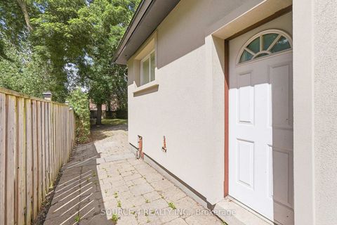 Photo 5 at 290 Newton Drive, Newtonbrook East, Toronto