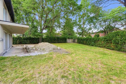 Photo 12 at 290 Newton Drive, Newtonbrook East, Toronto