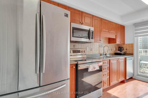 Photo 15 at 24 - 37 Four Winds Drive, York University Heights, Toronto