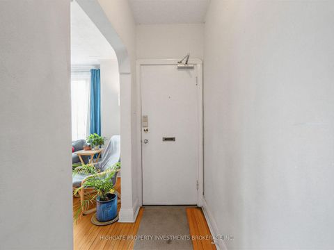 Photo 2 at 981 Avenue Road, Eglinton, Toronto