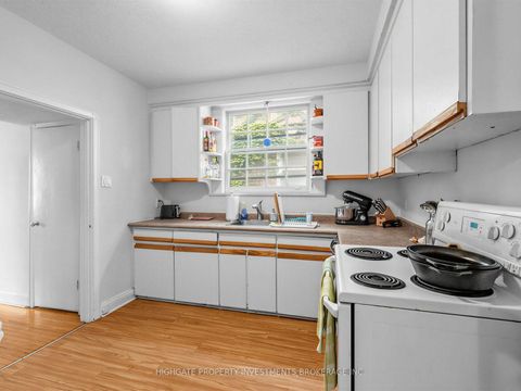 Photo 9 at 981 Avenue Road, Eglinton, Toronto