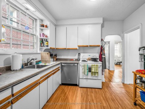 Photo 10 at 981 Avenue Road, Eglinton, Toronto
