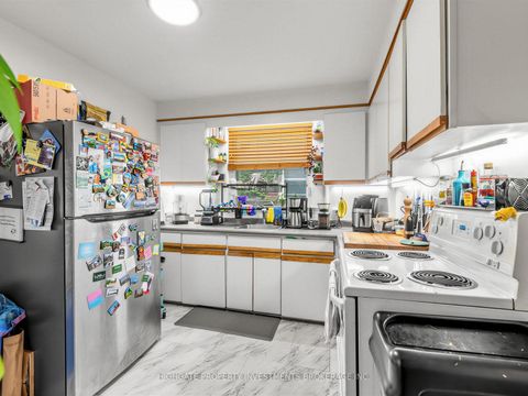 Photo 24 at 981 Avenue Road, Eglinton, Toronto