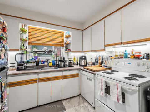 Photo 25 at 981 Avenue Road, Eglinton, Toronto