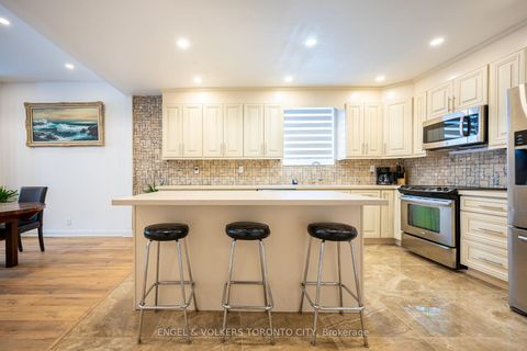 Photo 10 at 298 Seaton Street, South St. James Town, Toronto