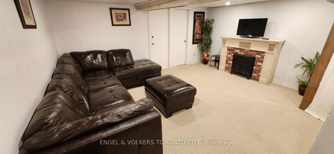 Photo 15 at 298 Seaton Street, South St. James Town, Toronto