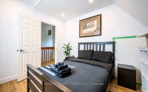 Photo 29 at 298 Seaton Street, South St. James Town, Toronto