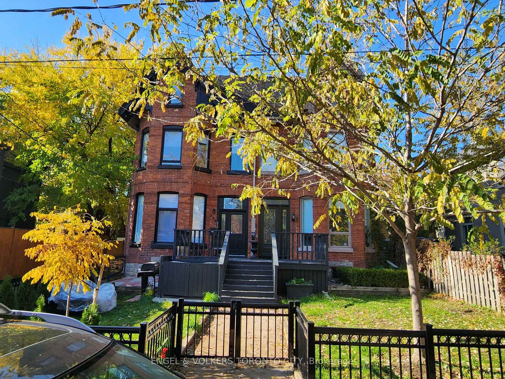 298 Seaton Street, South St. James Town, Toronto photo number 2