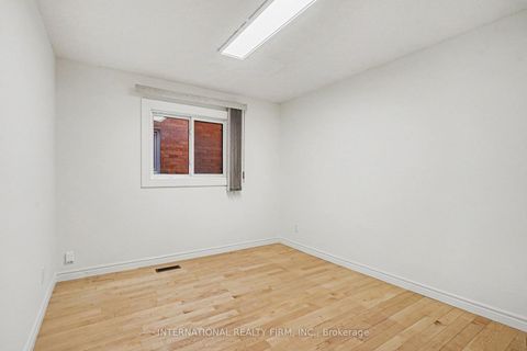 Photo 4 at 46 Heath Street, Doncrest, Richmond Hill