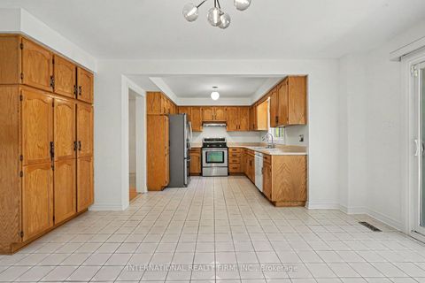 Photo 5 at 46 Heath Street, Doncrest, Richmond Hill