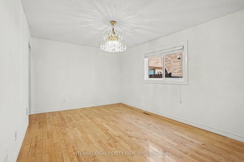Photo 7 at 46 Heath Street, Doncrest, Richmond Hill