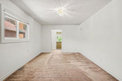 Photo 12 at 46 Heath Street, Doncrest, Richmond Hill