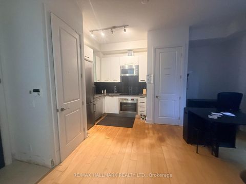 Photo 11 at 803 - 21 Balmuto Street, Bay Street Corridor, Toronto