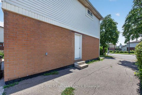 Photo 6 at 6 Damascus Drive, Clairville, Toronto