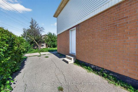 Photo 8 at 6 Damascus Drive, Clairville, Toronto