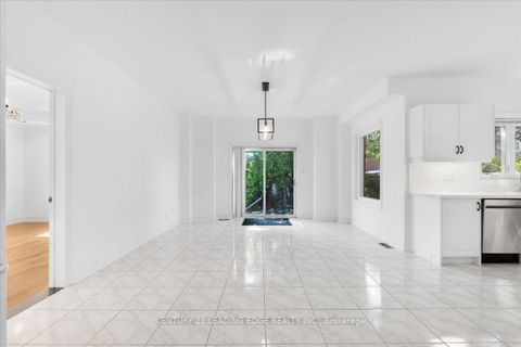 Photo 14 at 22 Fern Avenue, Langstaff, Richmond Hill