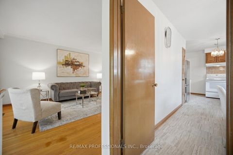 Photo 4 at 19 Earldown Drive, Richview, Toronto