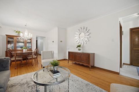 Photo 5 at 19 Earldown Drive, Richview, Toronto