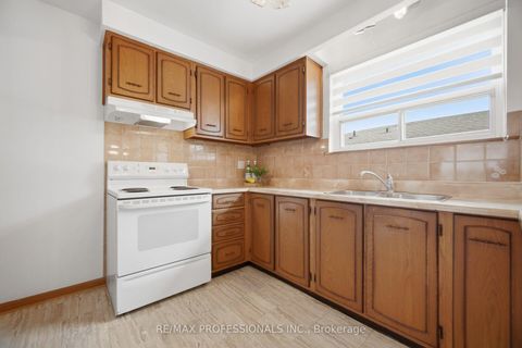 Photo 12 at 19 Earldown Drive, Richview, Toronto