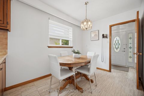 Photo 14 at 19 Earldown Drive, Richview, Toronto