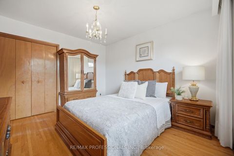 Photo 17 at 19 Earldown Drive, Richview, Toronto