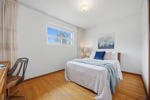 Photo 18 at 19 Earldown Drive, Richview, Toronto