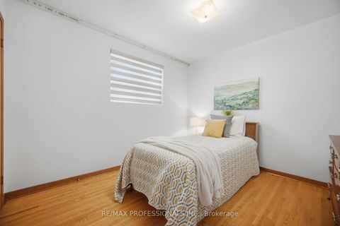 Photo 20 at 19 Earldown Drive, Richview, Toronto