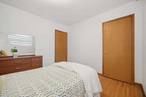 Photo 21 at 19 Earldown Drive, Richview, Toronto