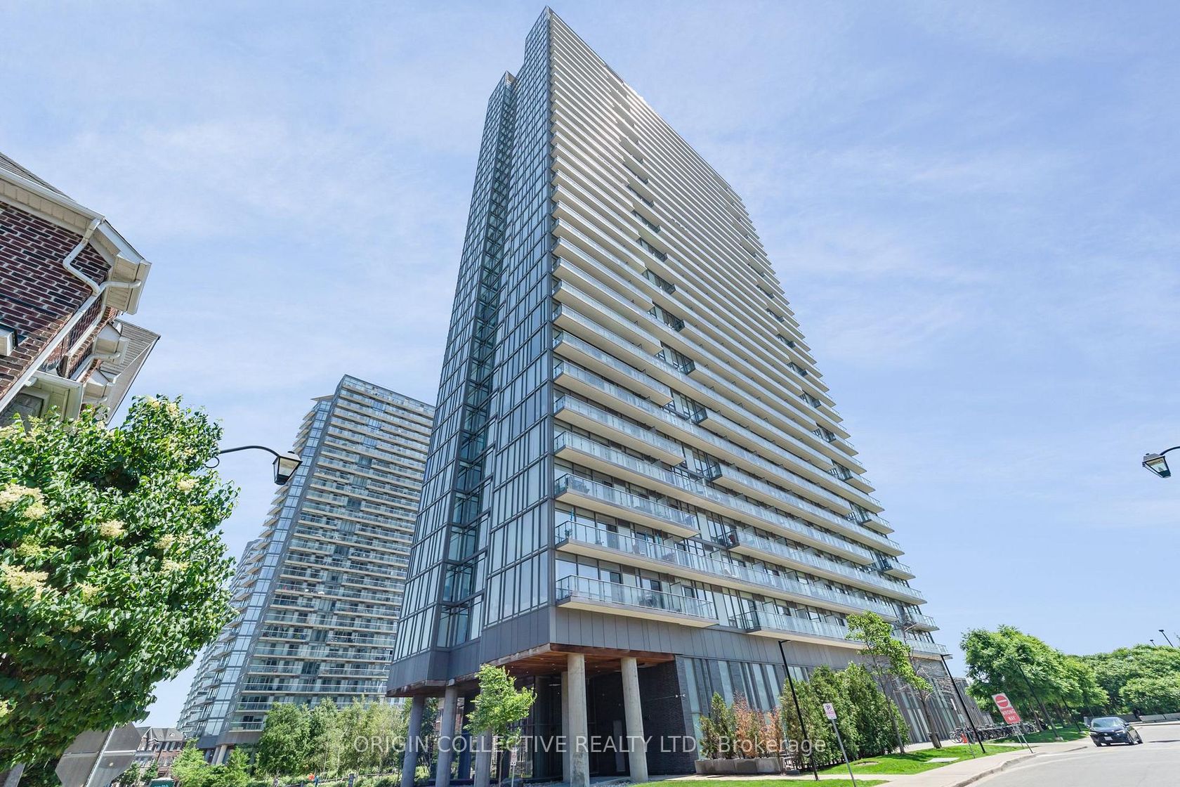302 - 105 The Queensway Avenue, Swansea, Toronto photo 8