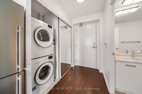 Photo 18 at 4807 - 832 Bay Street, Bay Street Corridor, Toronto