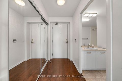Photo 19 at 4807 - 832 Bay Street, Bay Street Corridor, Toronto