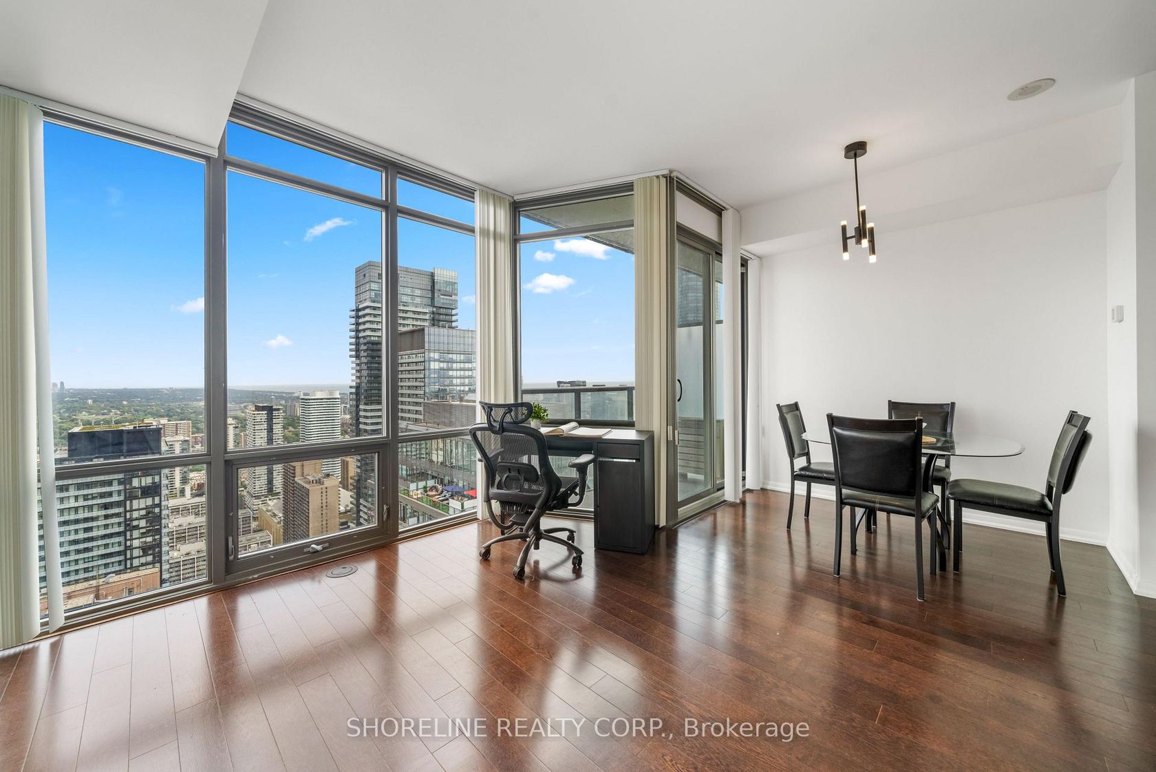 4807 - 832 Bay Street, Bay Street Corridor, Toronto photo number 2