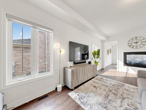 Photo 7 at 10 George Ellis Drive, Keswick North, Georgina
