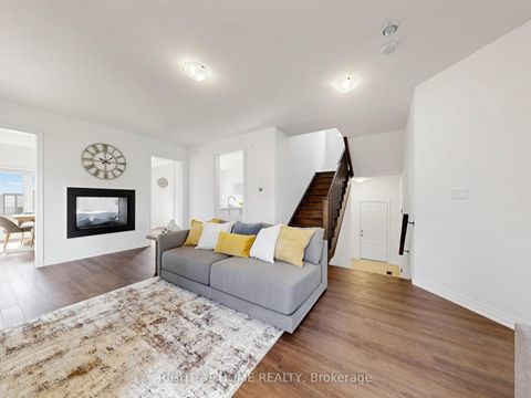 Photo 9 at 10 George Ellis Drive, Keswick North, Georgina
