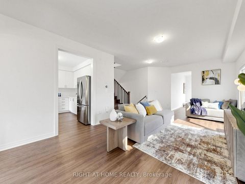 Photo 11 at 10 George Ellis Drive, Keswick North, Georgina