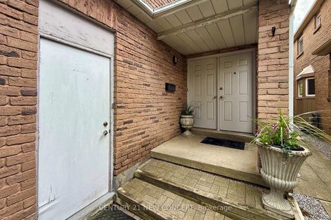 Photo 2 at 8 Millcroft Way, Brownridge, Vaughan