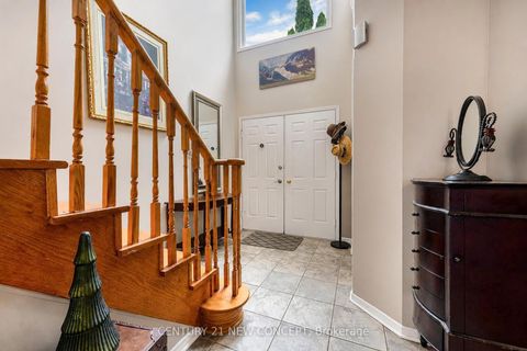 Photo 5 at 8 Millcroft Way, Brownridge, Vaughan