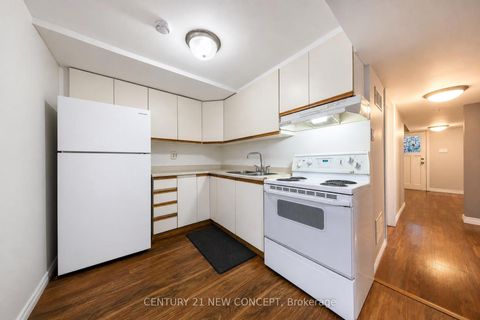 Photo 35 at 8 Millcroft Way, Brownridge, Vaughan