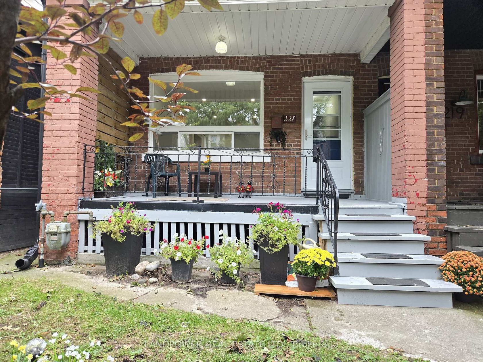 221 Riverdale Avenue, North Riverdale, Toronto photo number 2